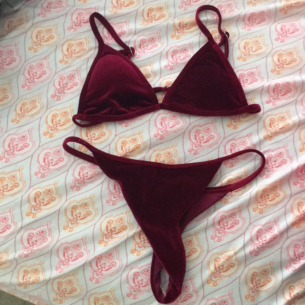 Burgundy velvet bikini 👙